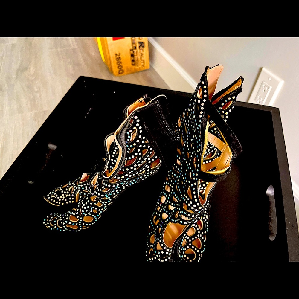 2 Lips Too, size 7.5